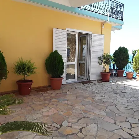 Odhisea Restaurant * Qeparo