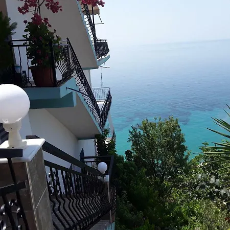 Odhisea Restaurant Qeparo