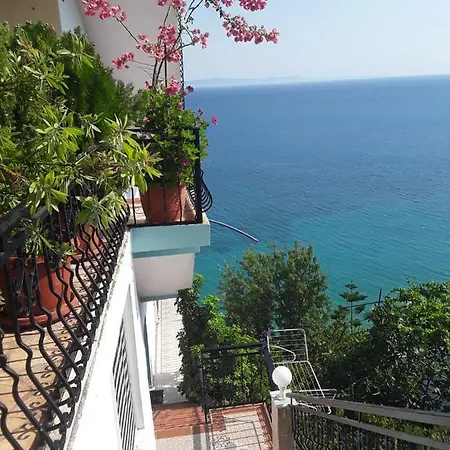 Apartament Odhisea Restaurant Qeparo