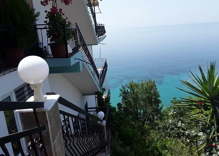 Odhisea Restaurant Qeparo