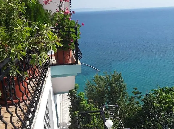 아파트 Odhisea Restaurant 체파로