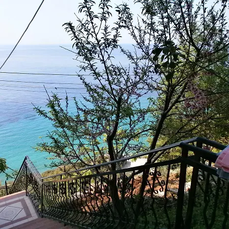 Odhisea Restaurant Qeparo