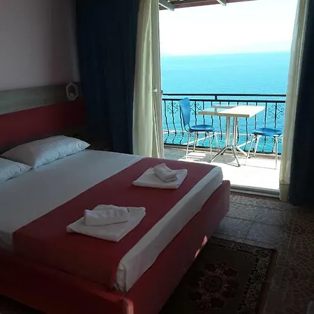 Lejlighed Odhisea Restaurant Qeparo